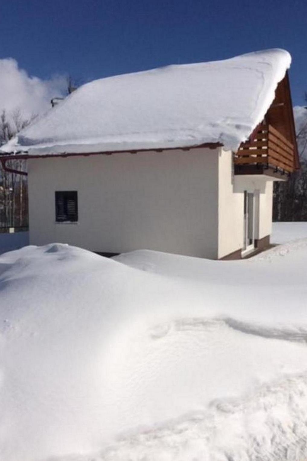 Dvosobna kuća s terasom Fužine, Gorski kotar  K
