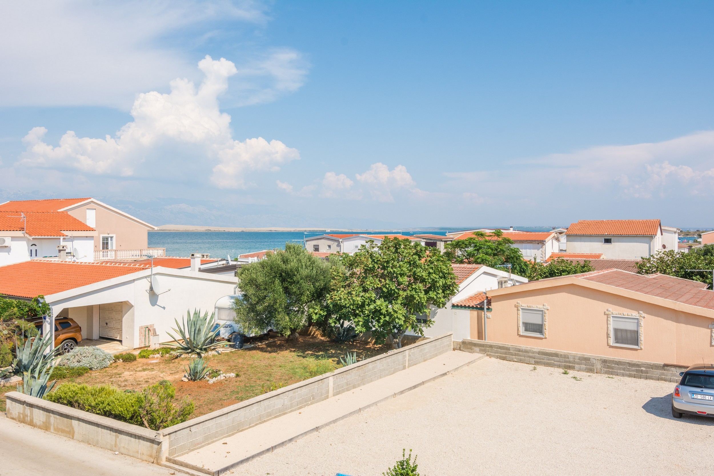 Studio flat with balcony and sea view Vir  AS-b