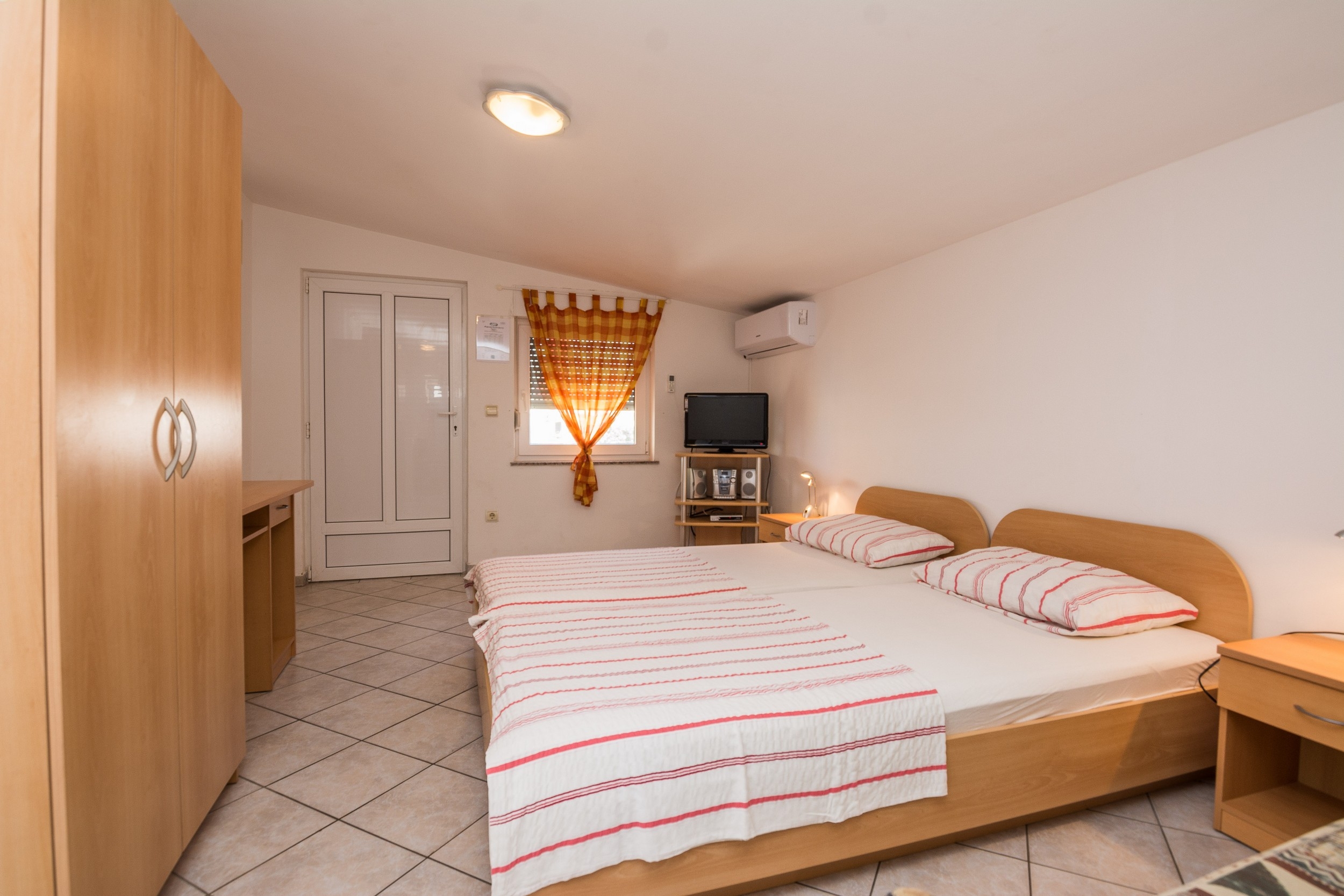 Studio flat with balcony and sea view Vir (AS-20333-b)