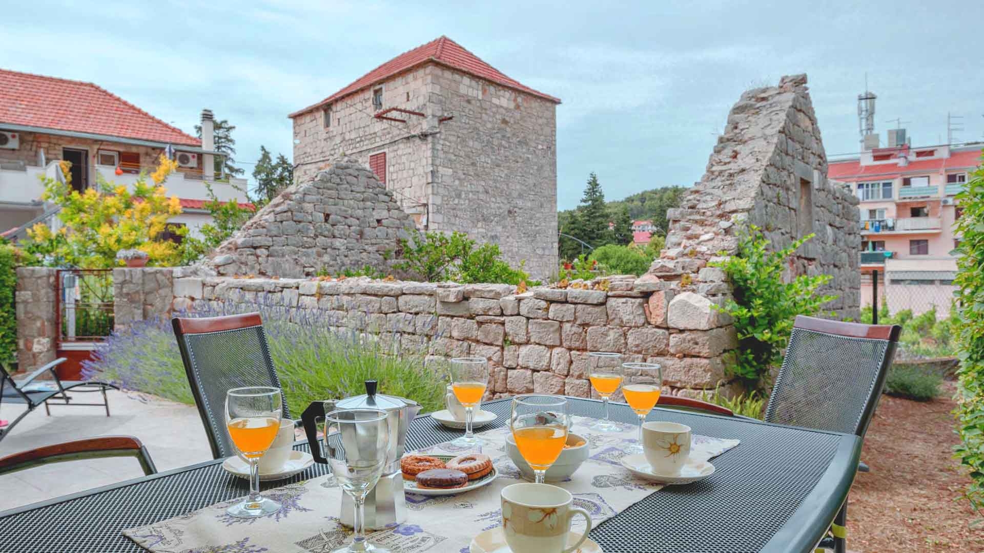 Three bedroom house with terrace Jelsa, Hvar  K