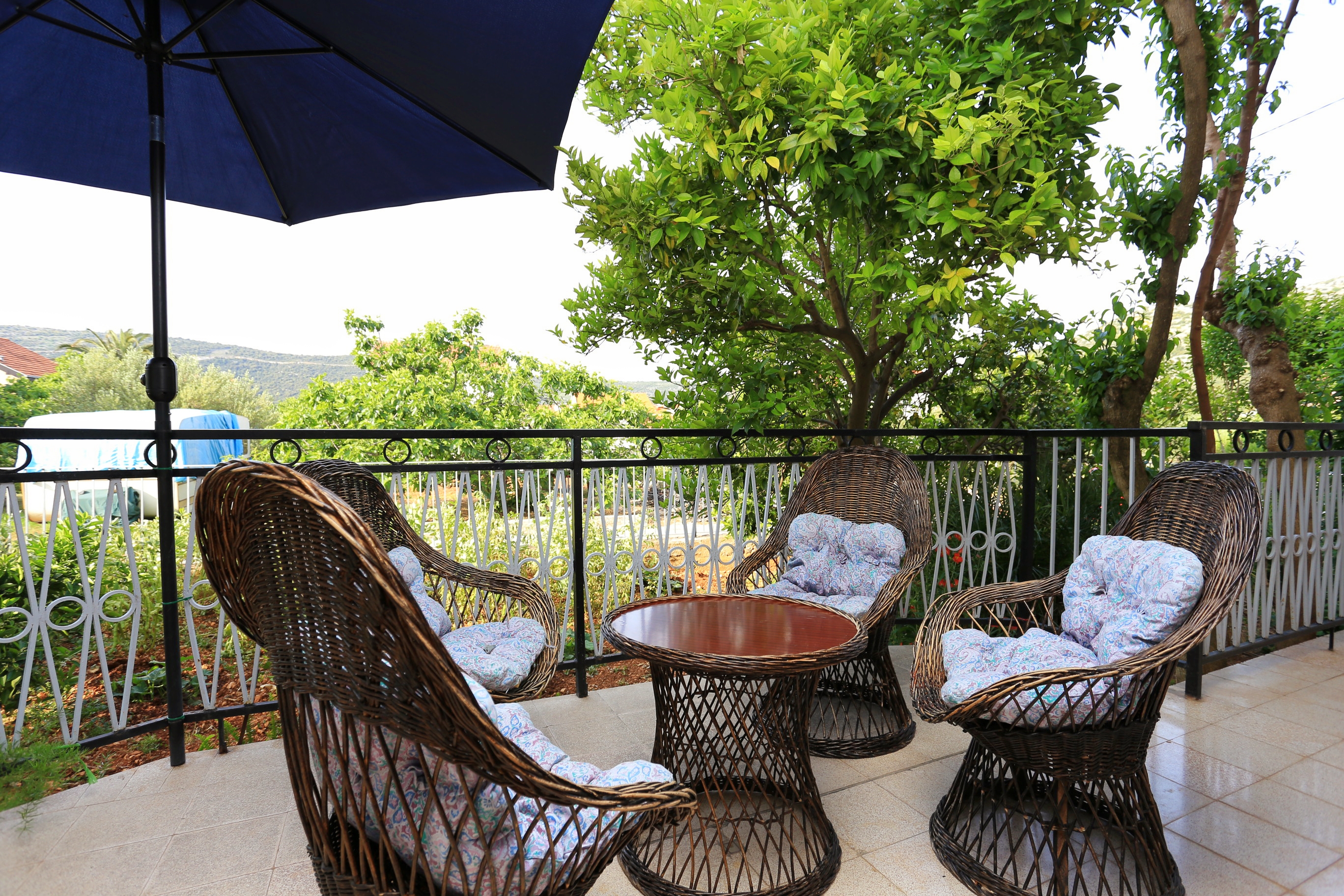 Two bedroom apartment with terrace Poljica, Trogir  A-a