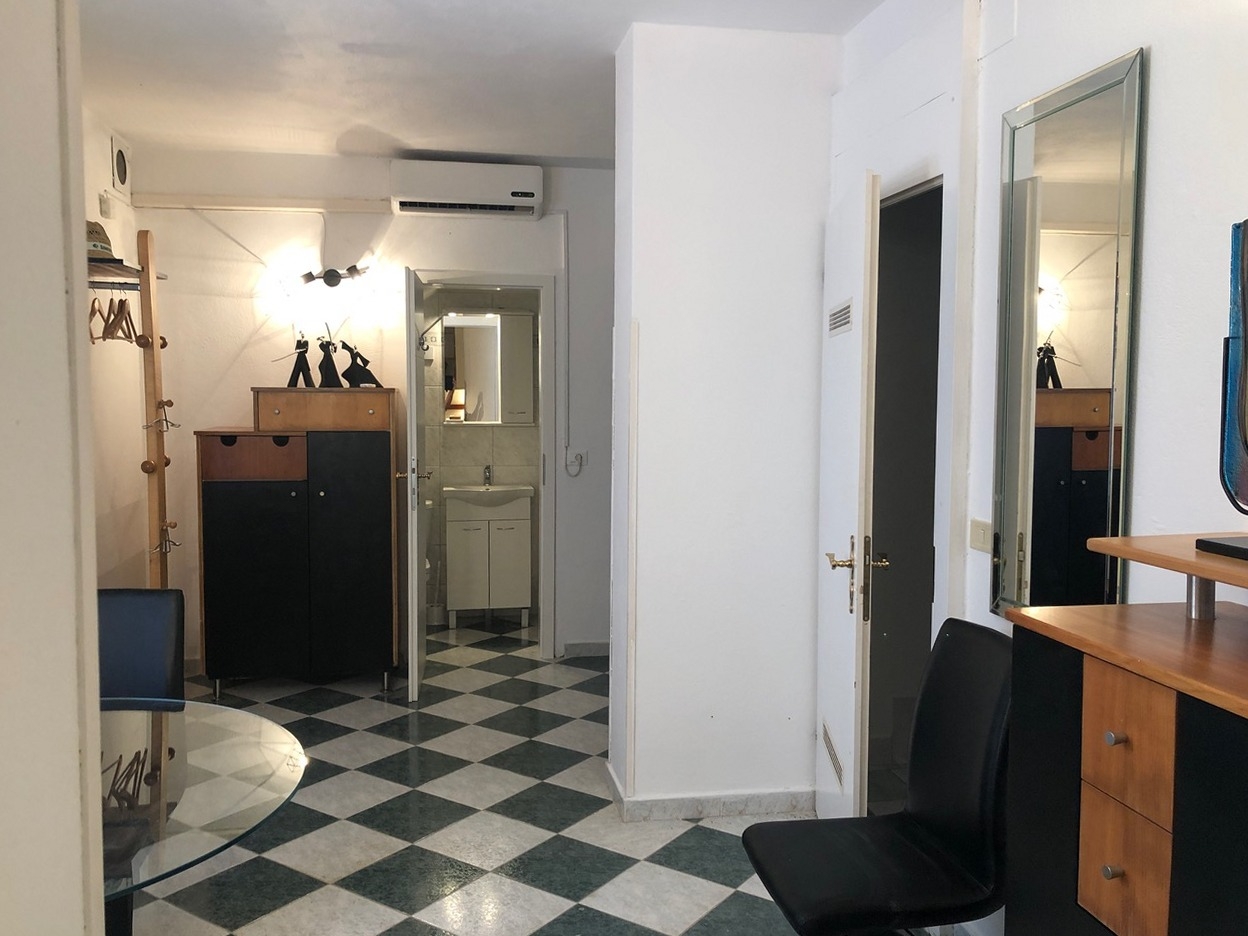 One bedroom apartment near beach Marina, Trogir  A-a