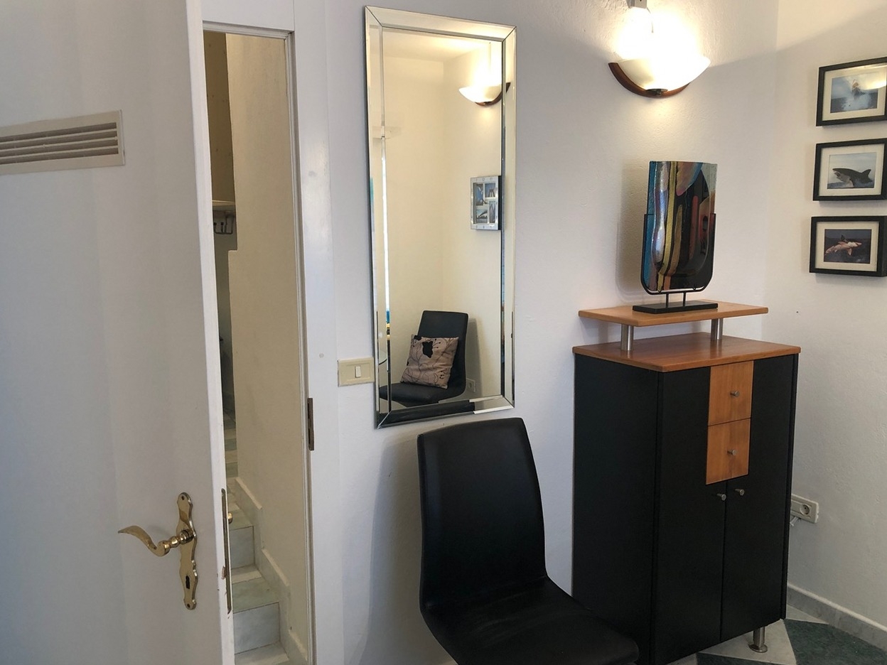 One bedroom apartment near beach Marina, Trogir  A-a
