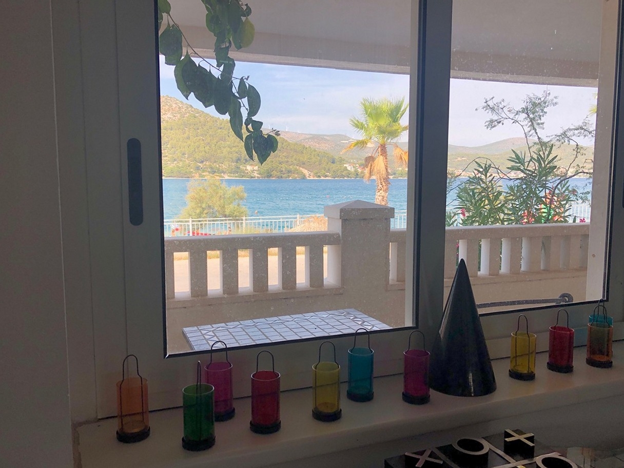 One bedroom apartment near beach Marina, Trogir  A-a