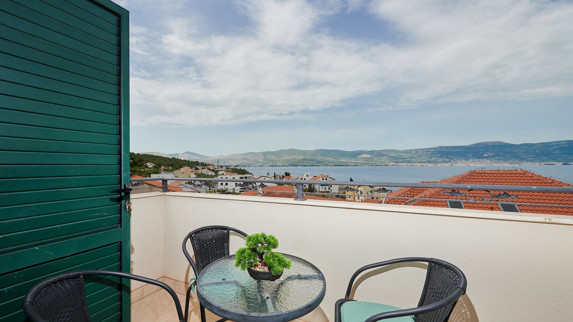 Two bedroom apartment with terrace and sea view Slatine, Čiovo  A-a
