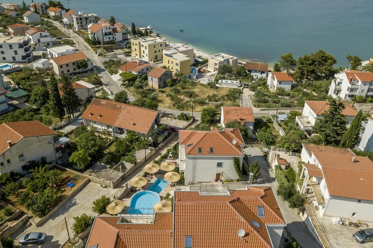 Two bedroom apartment with terrace and sea view Slatine, Čiovo (A-20341-a)