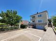 Sveti Anton, Krk, Parkeerplaats 20344 - Appartementen with pebble beach.