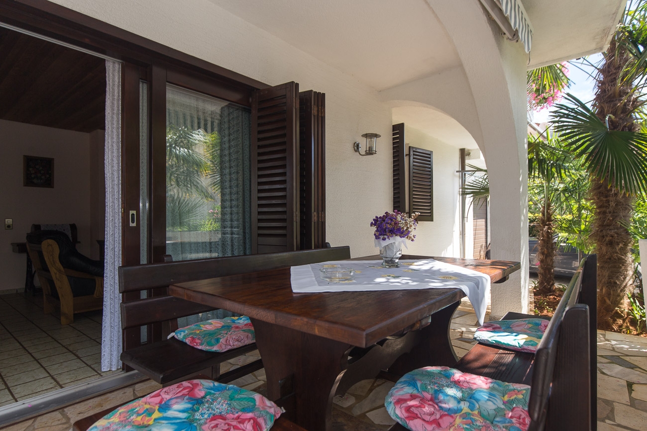 Three bedroom apartment with terrace Malinska, Krk  A-a