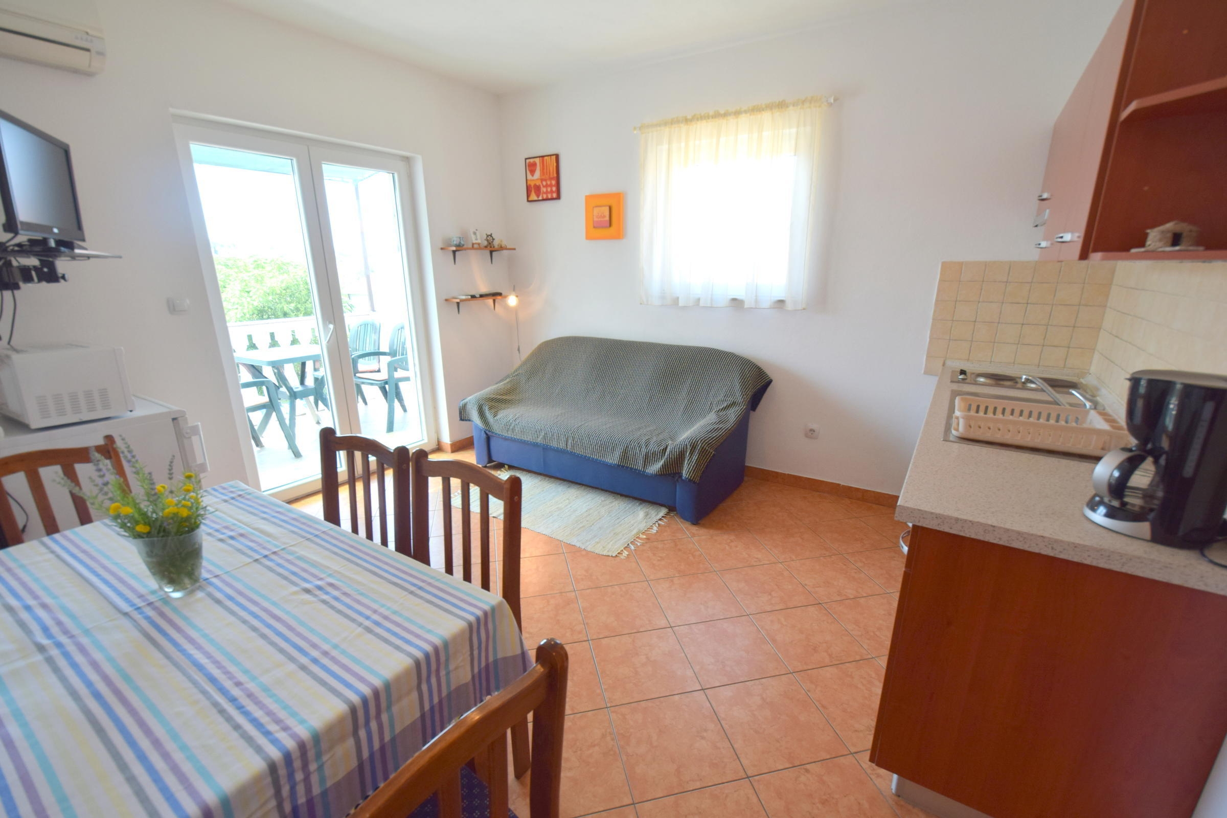 Two bedroom apartment with terrace Malinska, Krk (A-20366-a) Two bedroom apartment with terrace Malinska, Krk (A-20366-a)