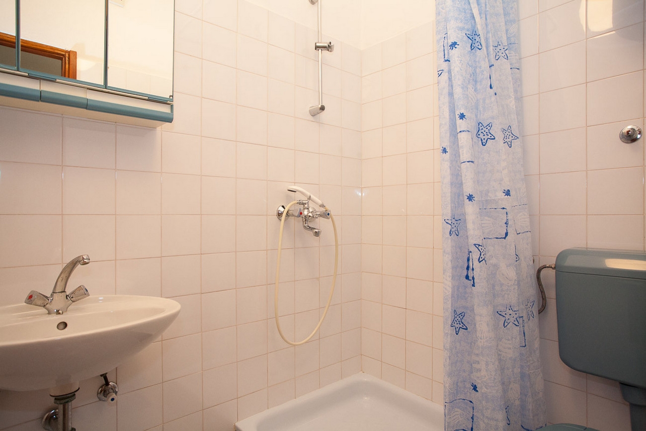 Four bedroom apartment with terrace Krk  A-a