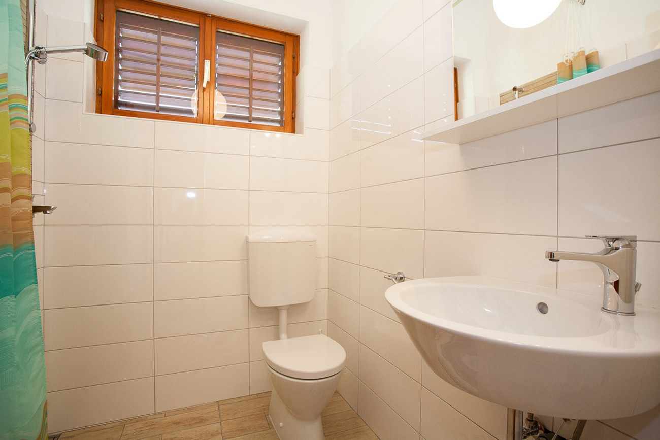 Four bedroom apartment with terrace Krk  A-a