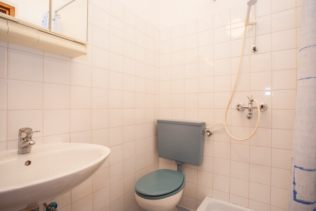 Four bedroom apartment with terrace Krk  A-a