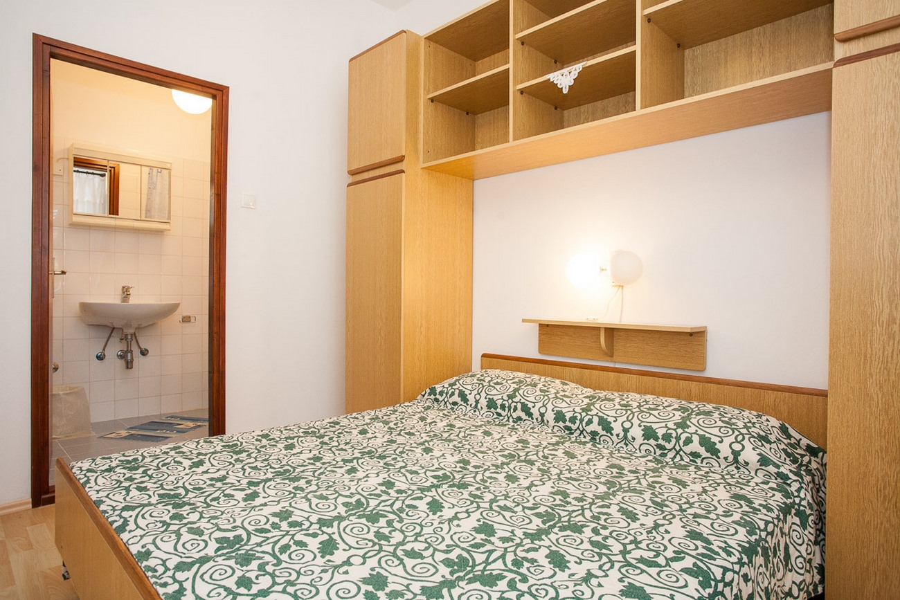 Four bedroom apartment with terrace Krk  A-a