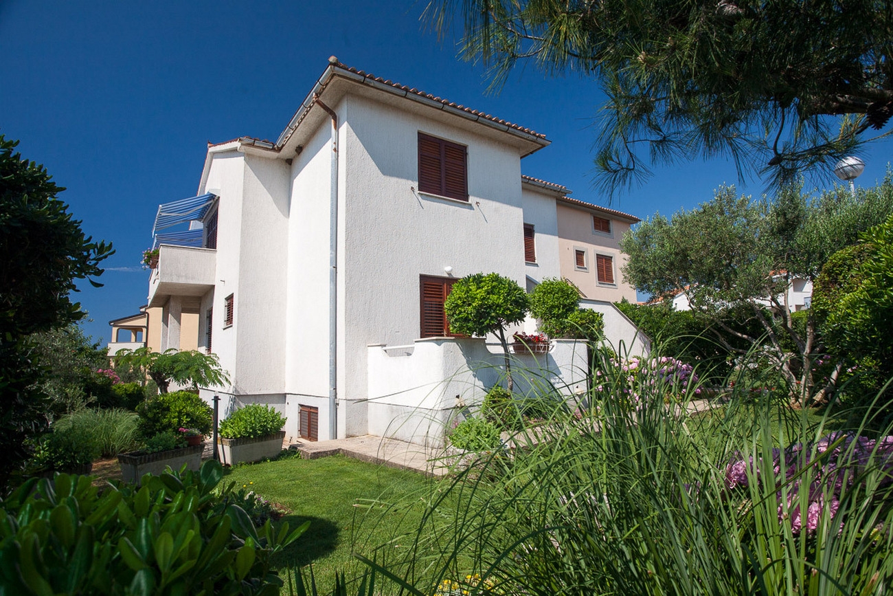 Four-bedroom apartment with terrace Krk (A-20368-a) Four-bedroom apartment with terrace Krk (A-20368-a)