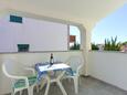 Krk, Terras in the studio-apartment, (pet friendly) en WiFi.