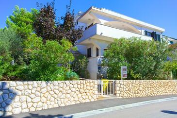 Krk, Krk, Propiedad 20369 - Apartamentos with sandy beach.