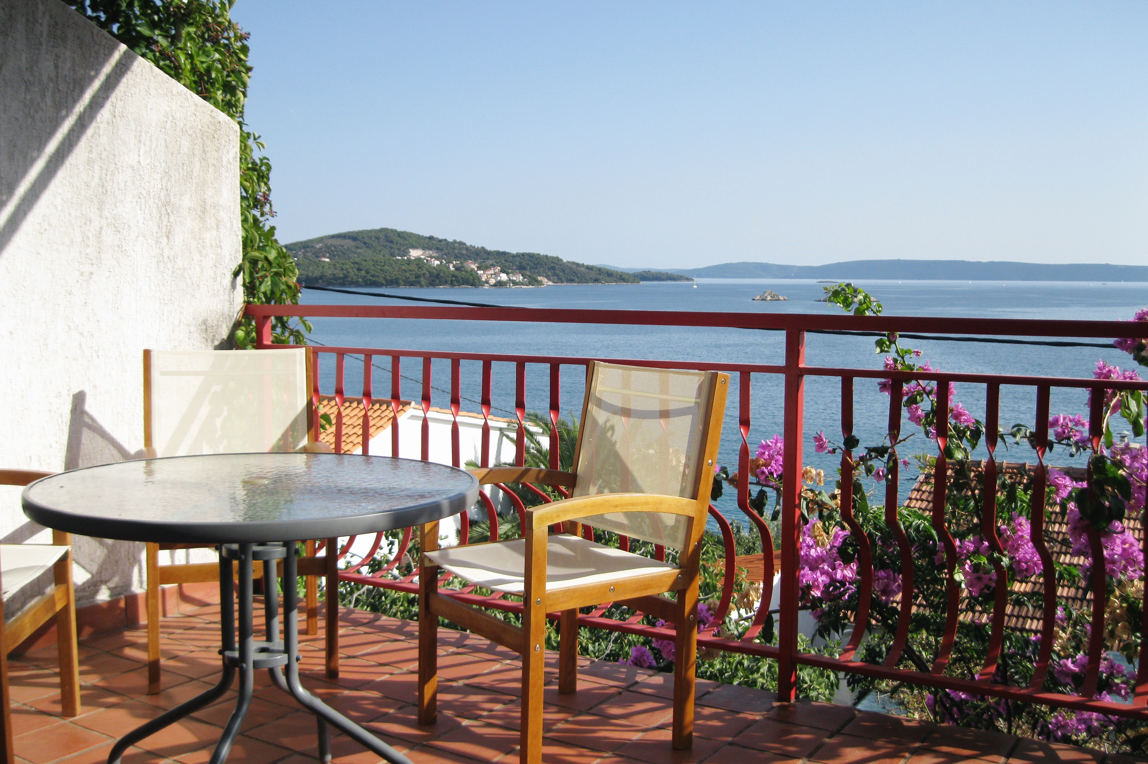 Two bedroom apartment with terrace and sea view Seget Vranjica, Trogir  A-a