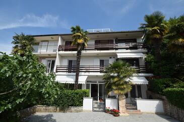 Malinska, Krk, Propiedad 20370 - Apartamentos with pebble beach.