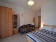 Malinska, Спальня в размещении типа room, доступный кондиционер и WiFi.