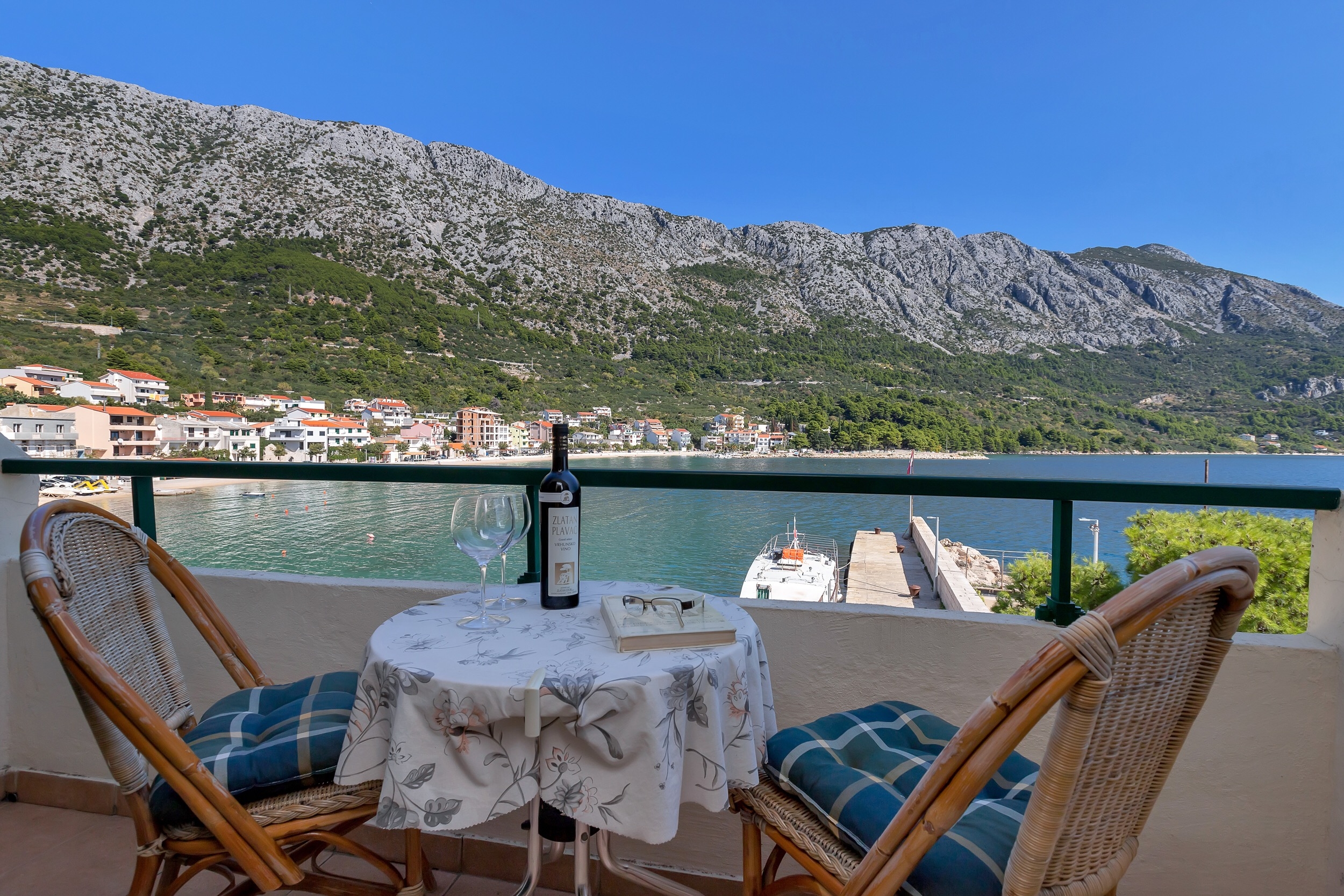 Three bedroom apartment near beach Igrane, Makarska  A-a