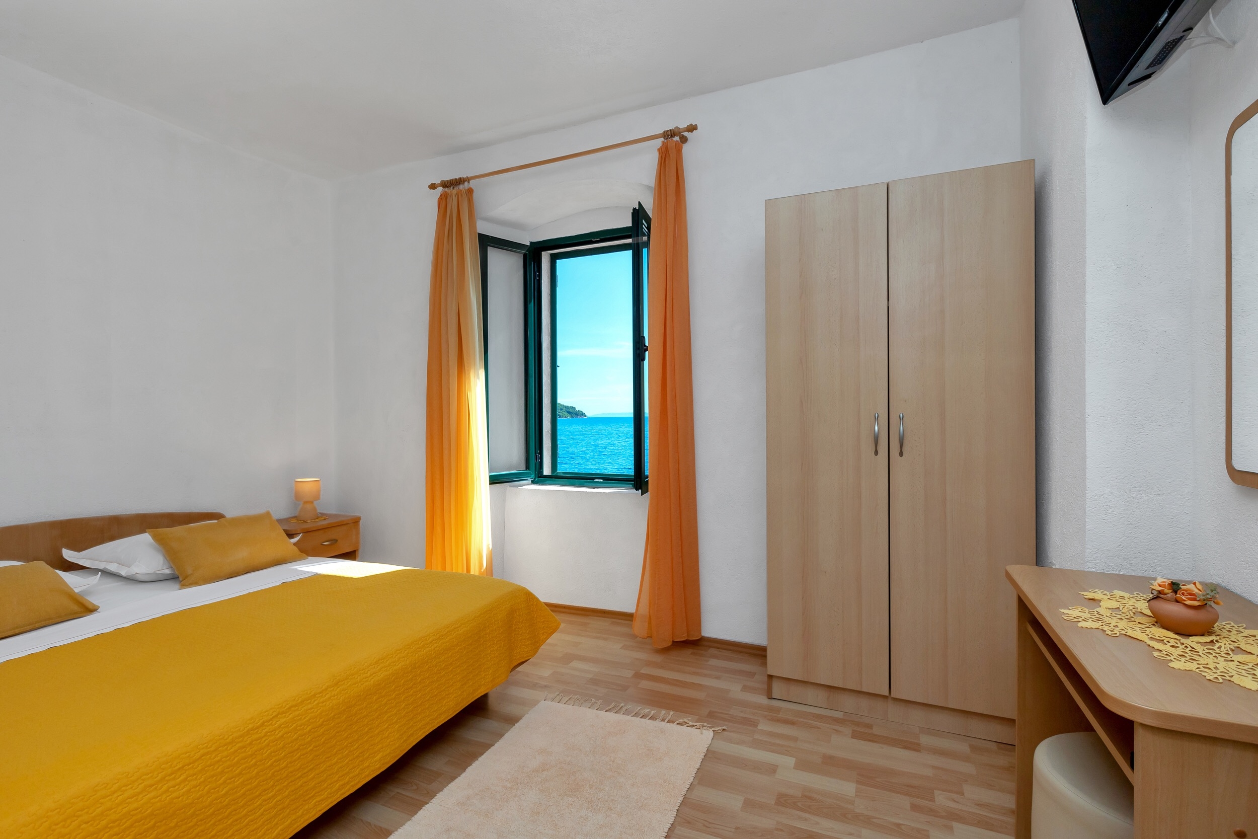 Three bedroom apartment near beach Igrane, Makarska  A-a