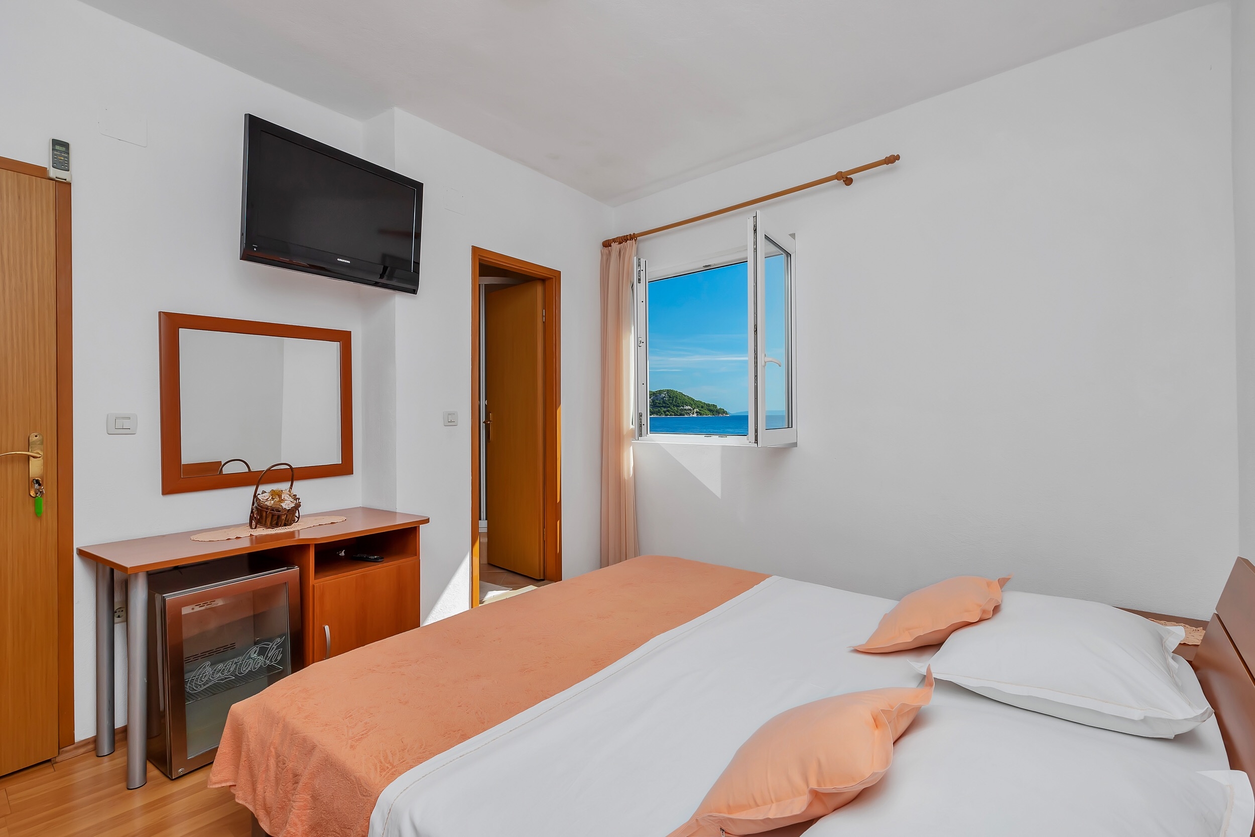 Three bedroom apartment near beach Igrane, Makarska  A-a