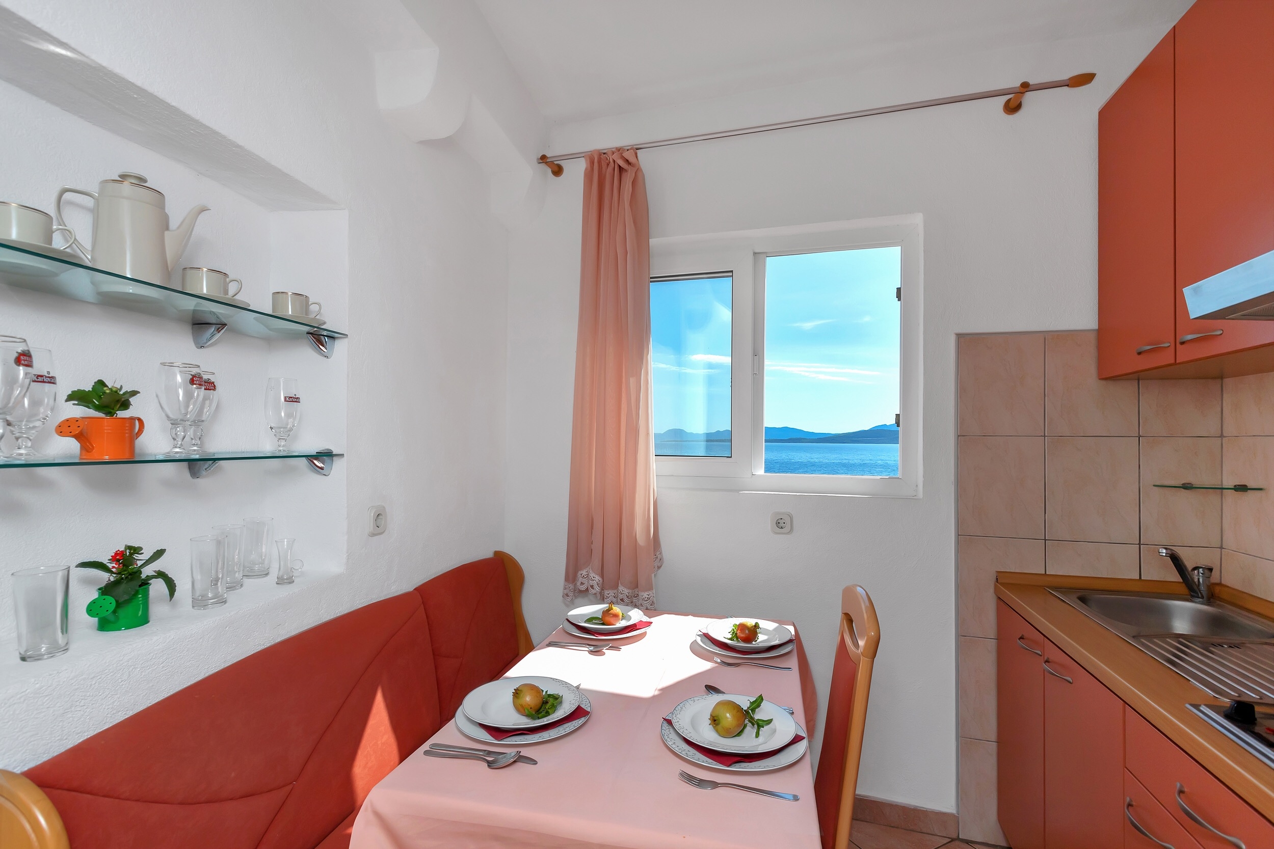 Three bedroom apartment near beach Igrane, Makarska (A-20373-a)