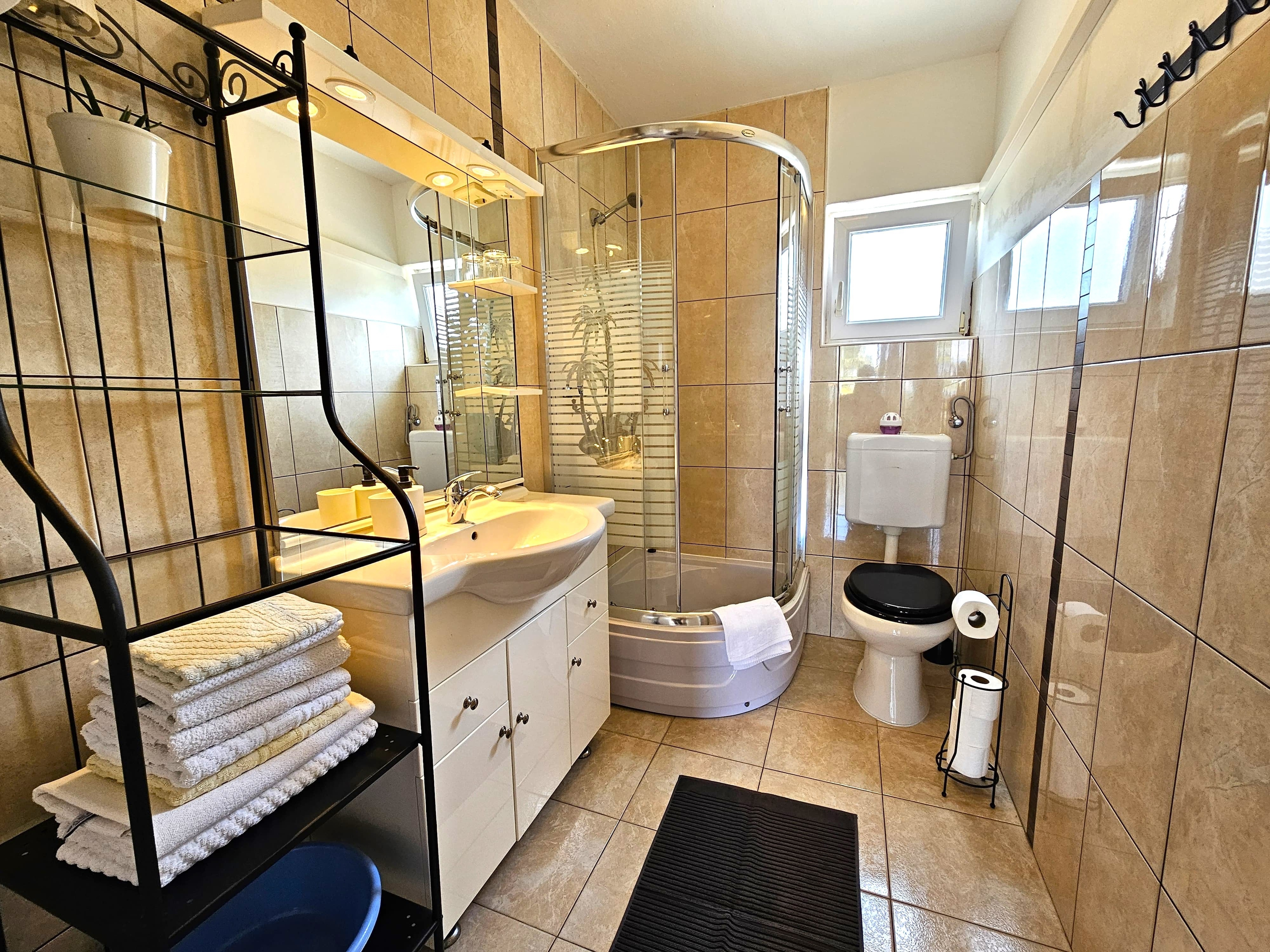 Two bedroom apartment with terrace and sea view Malinska, Krk  A-b