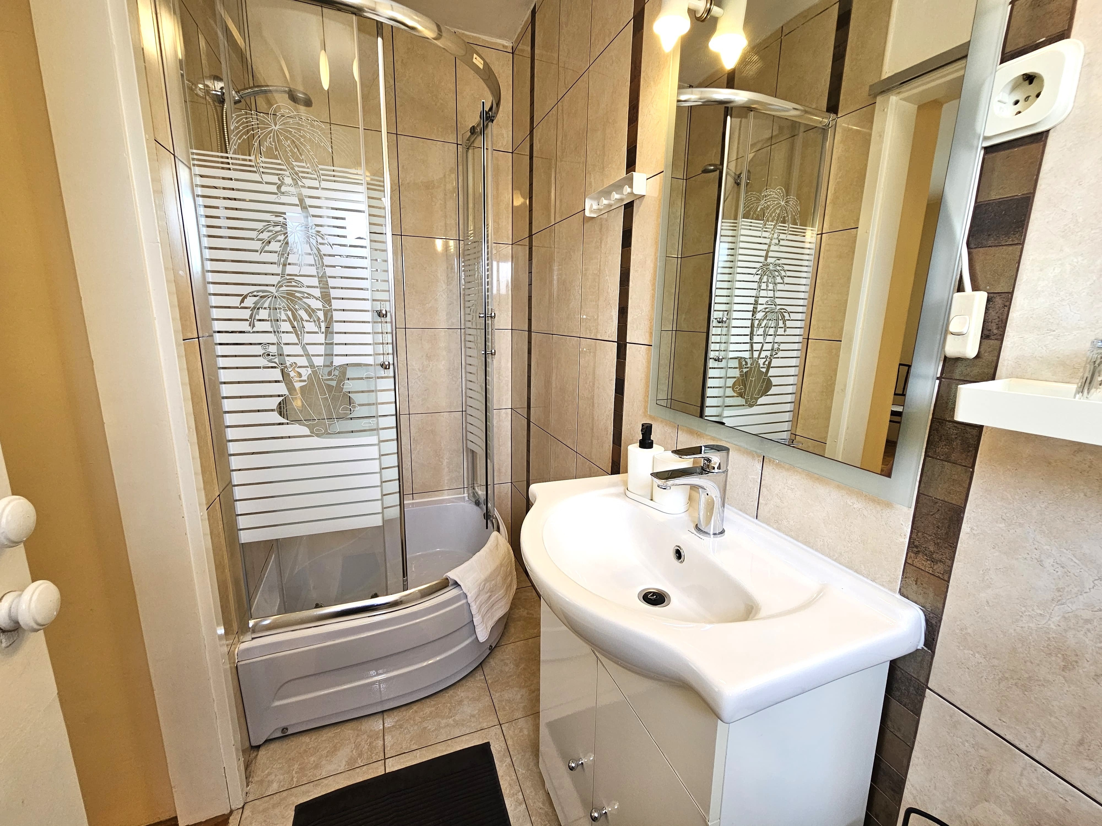 Two bedroom apartment with terrace and sea view Malinska, Krk  A-b