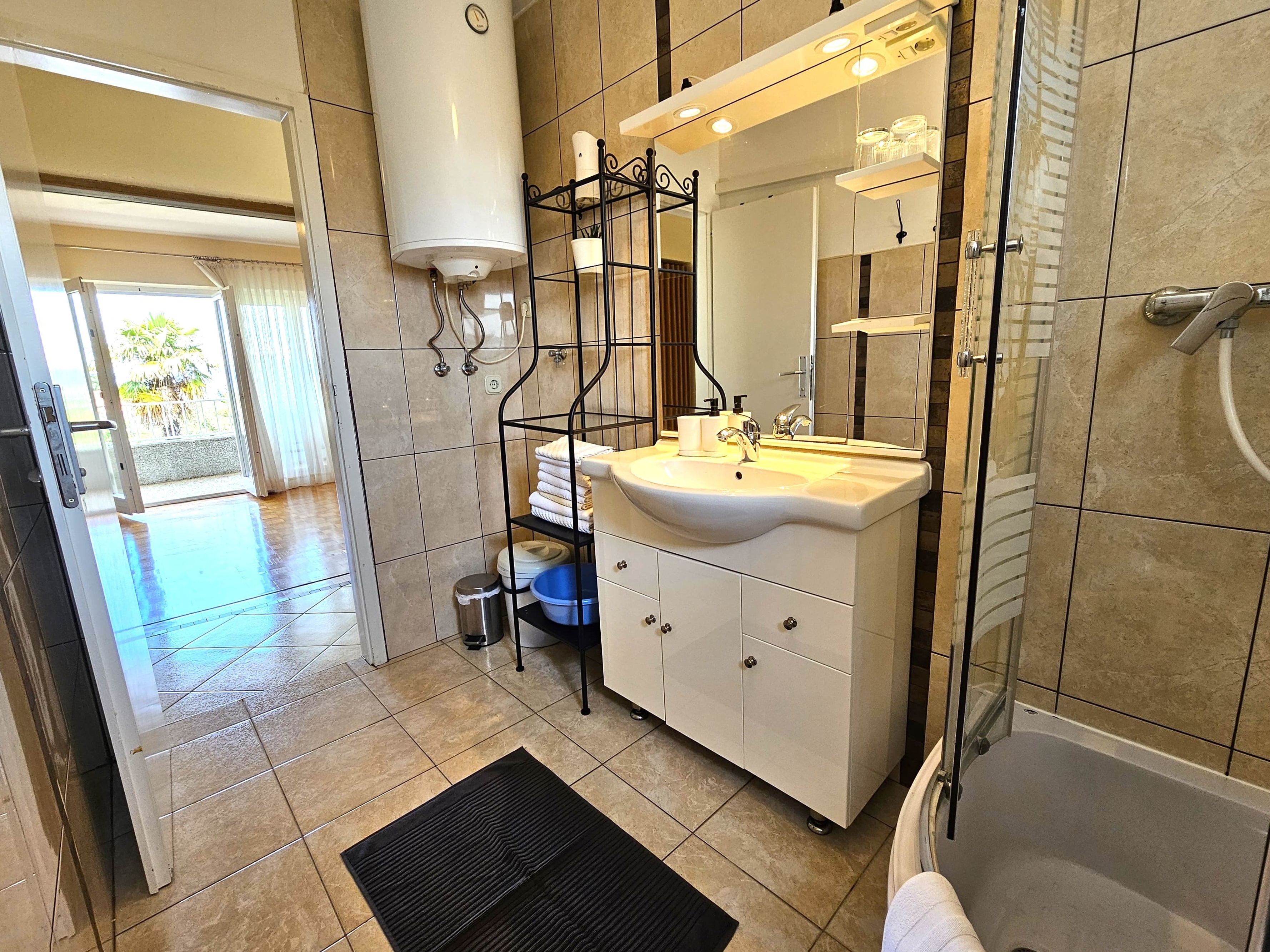 Two bedroom apartment with terrace and sea view Malinska, Krk  A-b