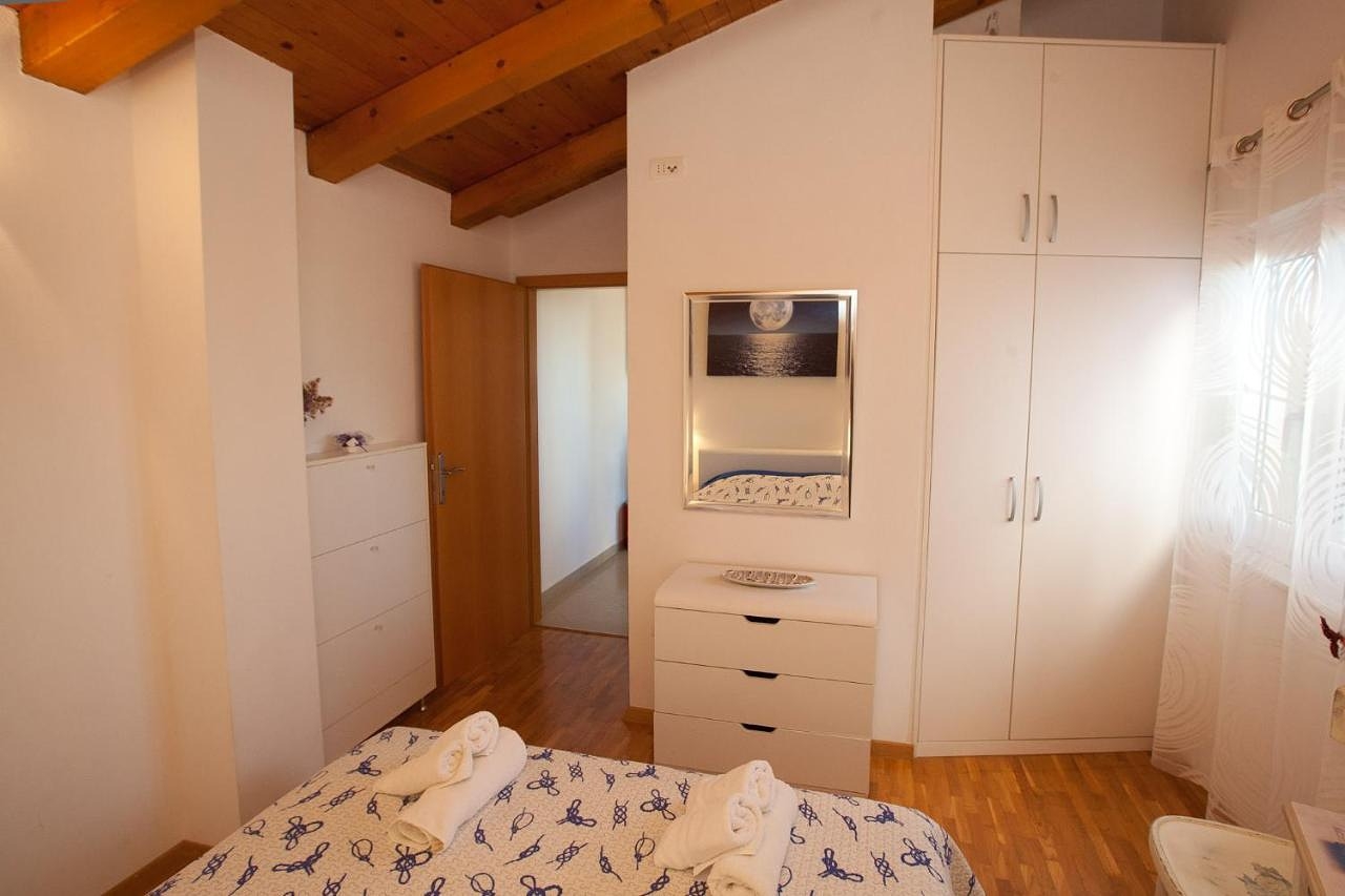 One bedroom apartment with terrace and sea view Preko, Ugljan  A-a