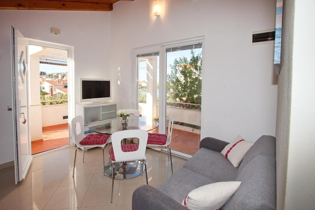 One bedroom apartment with terrace and sea view Preko, Ugljan  A-a