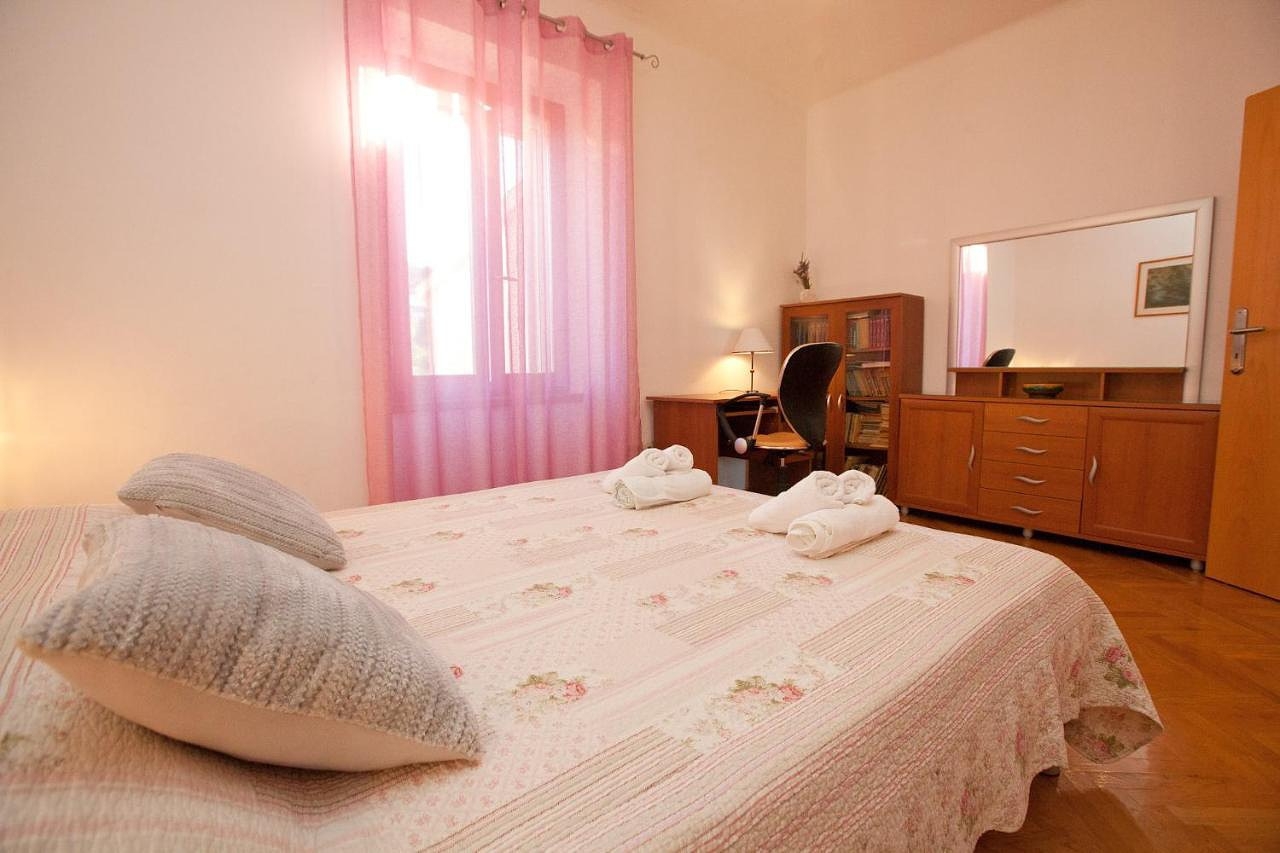 Two bedroom apartment with terrace Preko, Ugljan  A-b