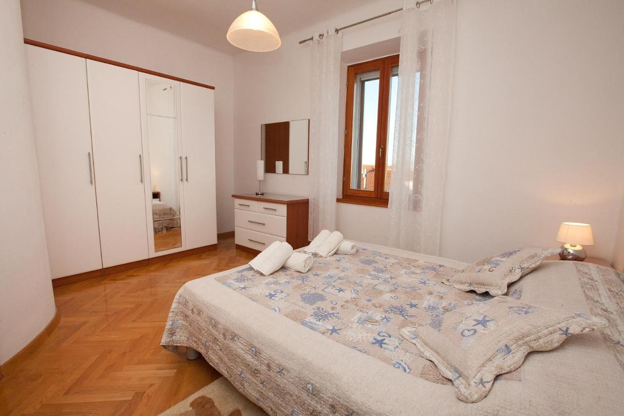 Two bedroom apartment with terrace Preko, Ugljan  A-b