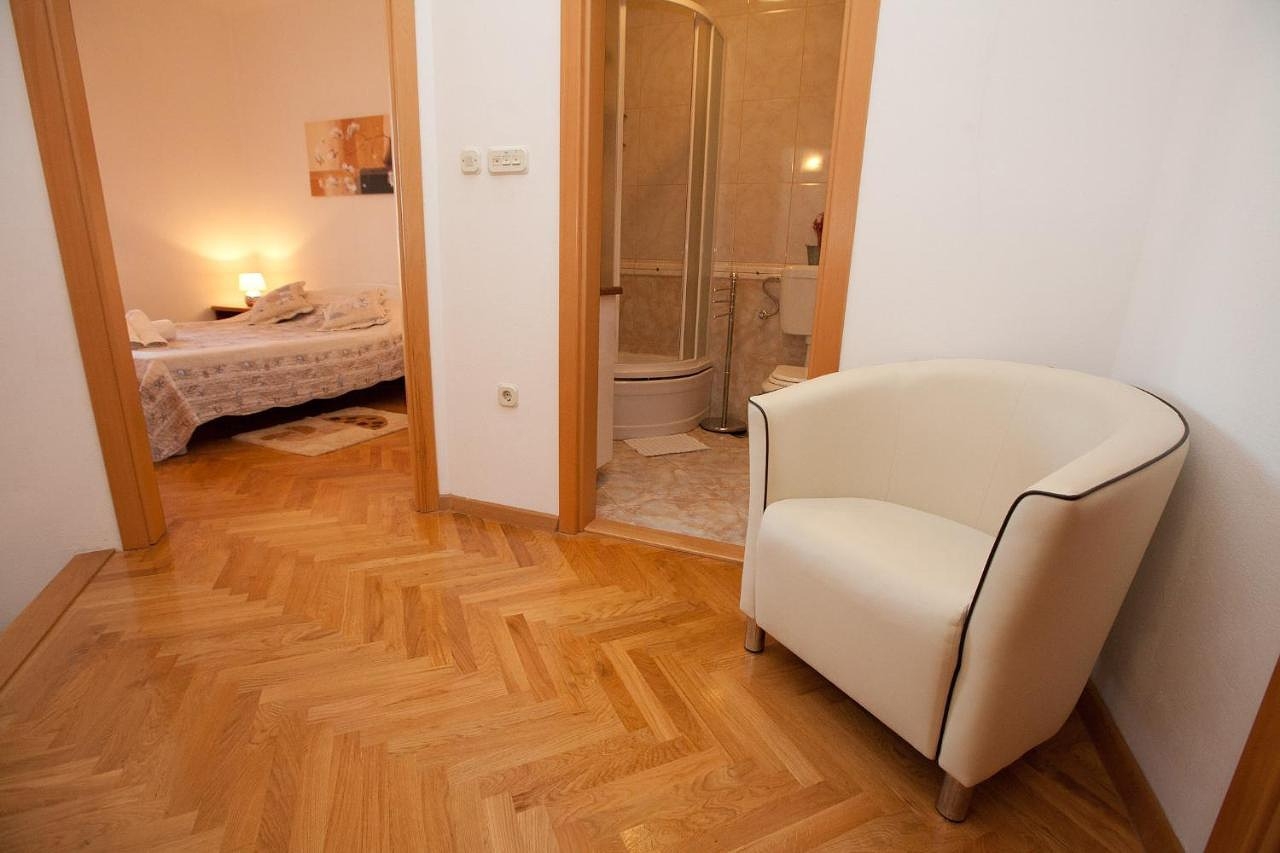 Two bedroom apartment with terrace Preko, Ugljan  A-b