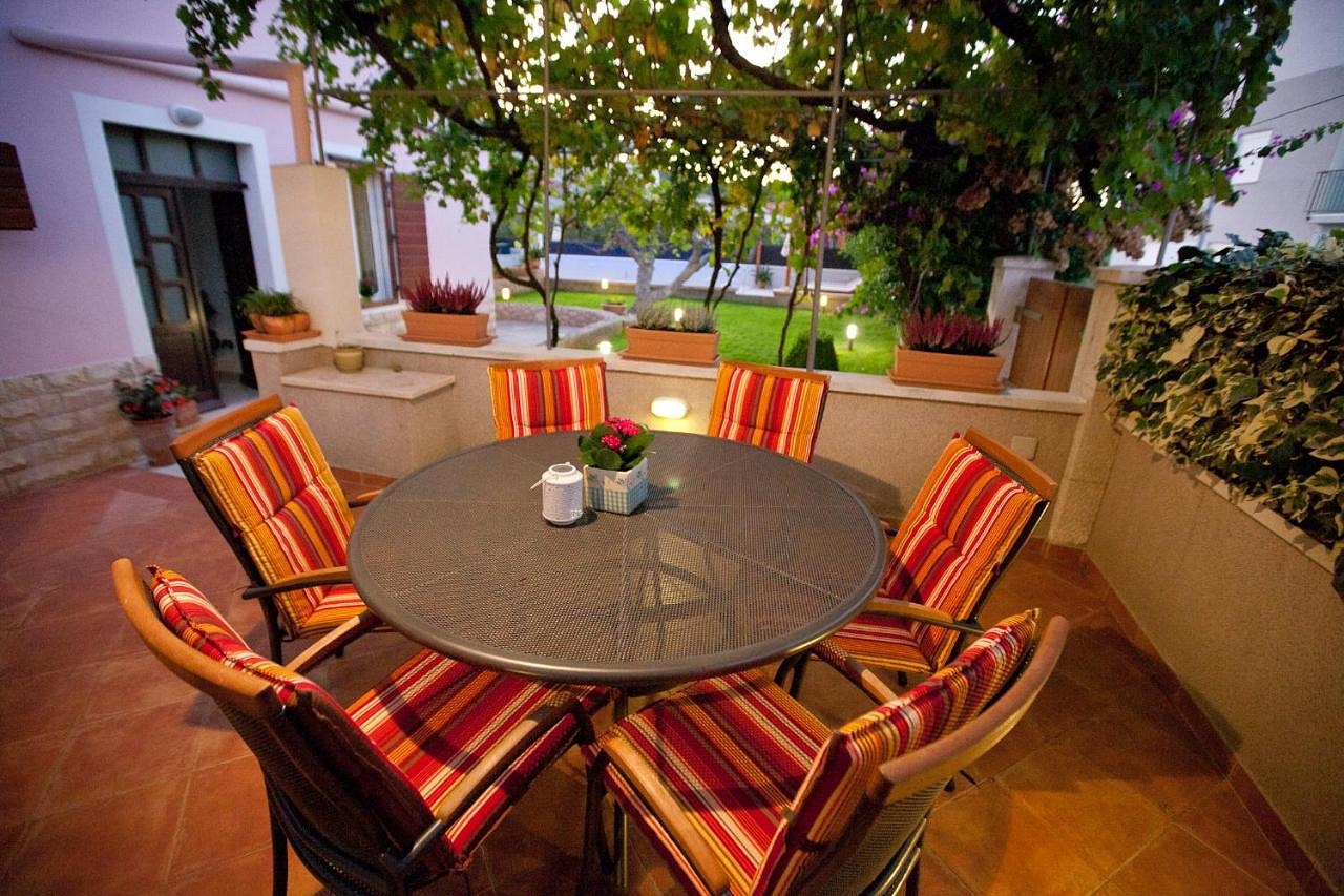 Two bedroom apartment with terrace Preko, Ugljan  A-b
