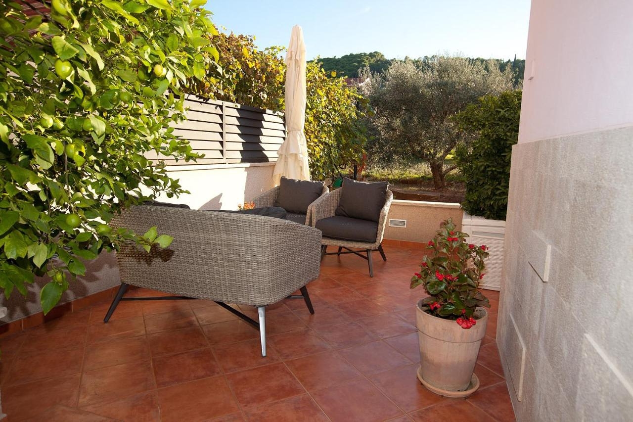 Two bedroom apartment with terrace Preko, Ugljan  A-b
