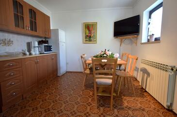 Vantačići, Dining room in the apartment, (pet friendly) and WiFi.