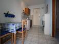 Vantačići, Kitchen in the studio-apartment, (pet friendly) and WiFi.