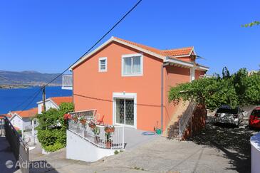 Property Mastrinka, Čiovo, Property 2042 - Apartments with pebble beach.