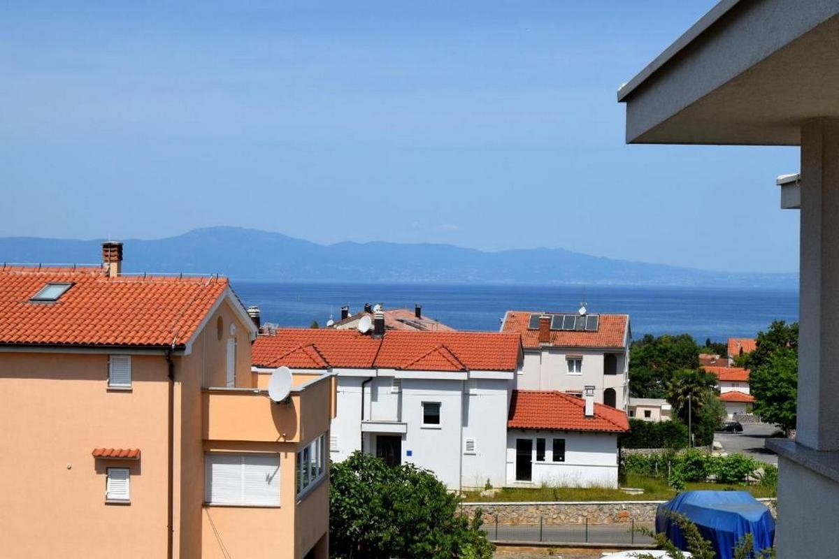 Three bedroom apartment with terrace and sea view Malinska, Krk  A-a