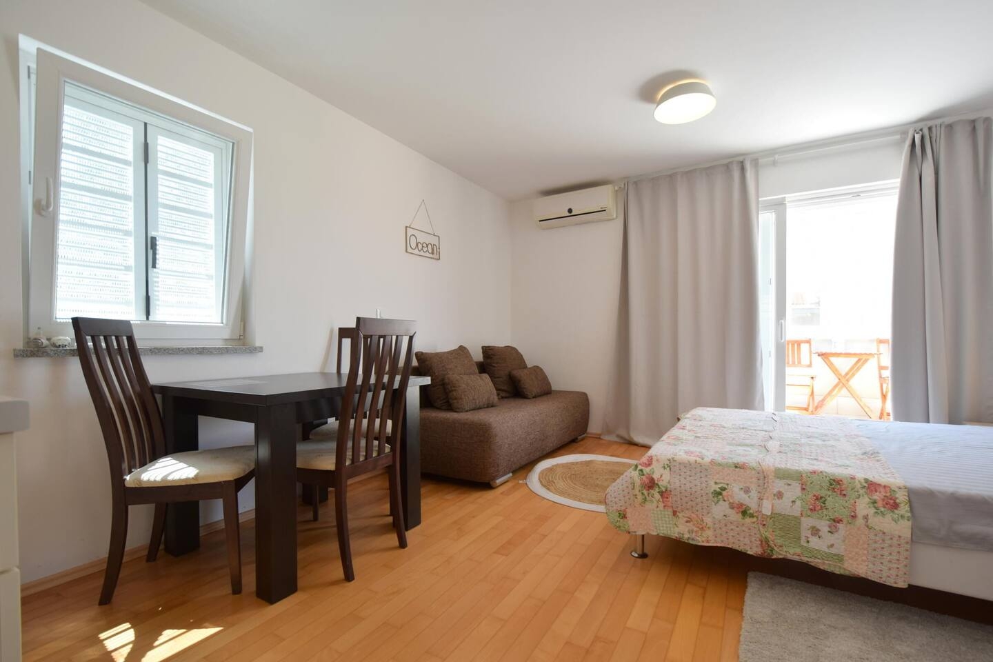 Three bedroom apartment with terrace and sea view Malinska, Krk  A-a