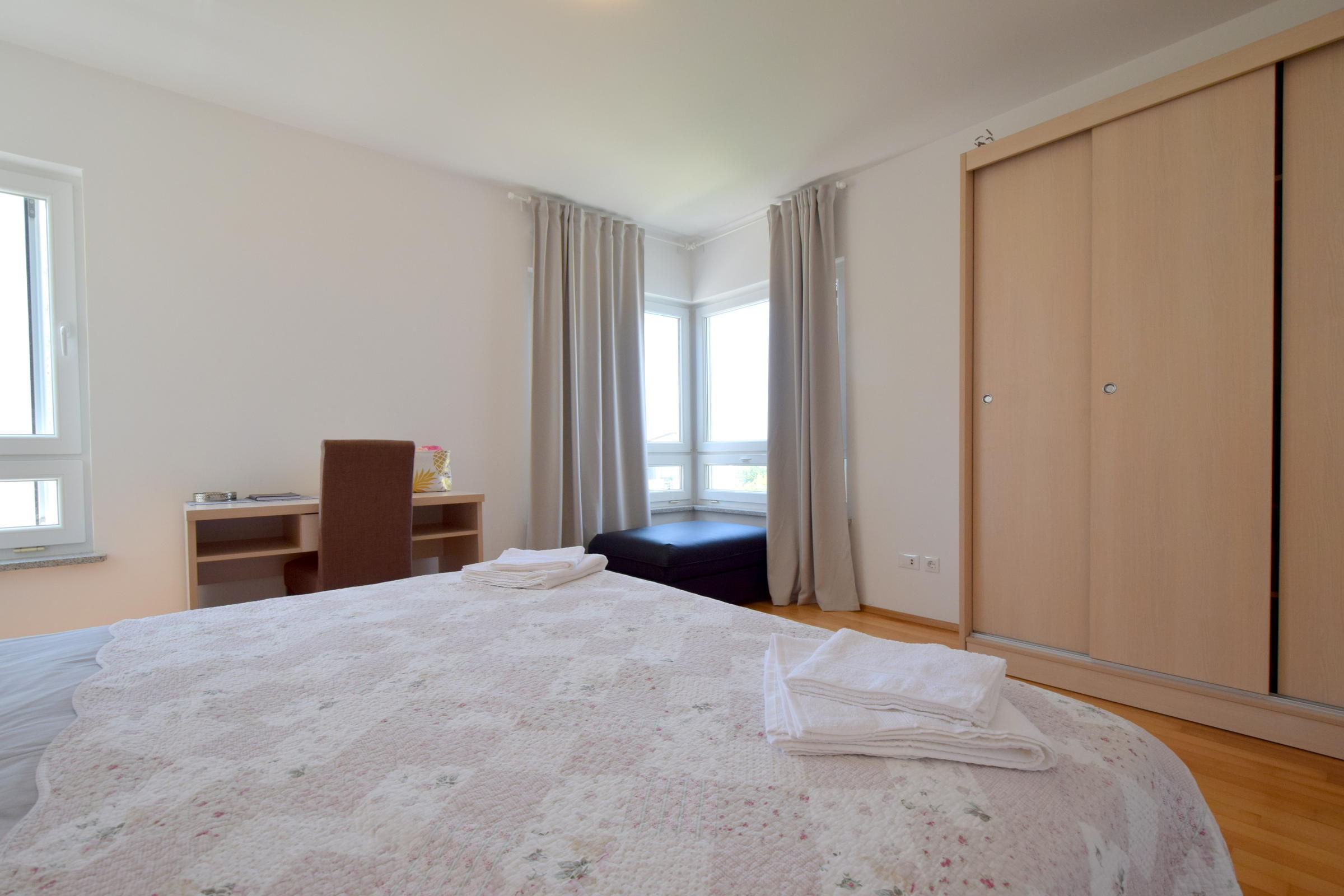 Three bedroom apartment with terrace and sea view Malinska, Krk  A-a