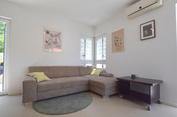Malinska, Obývací pokoj v ubytování typu apartment, s klimatizací a WiFi.