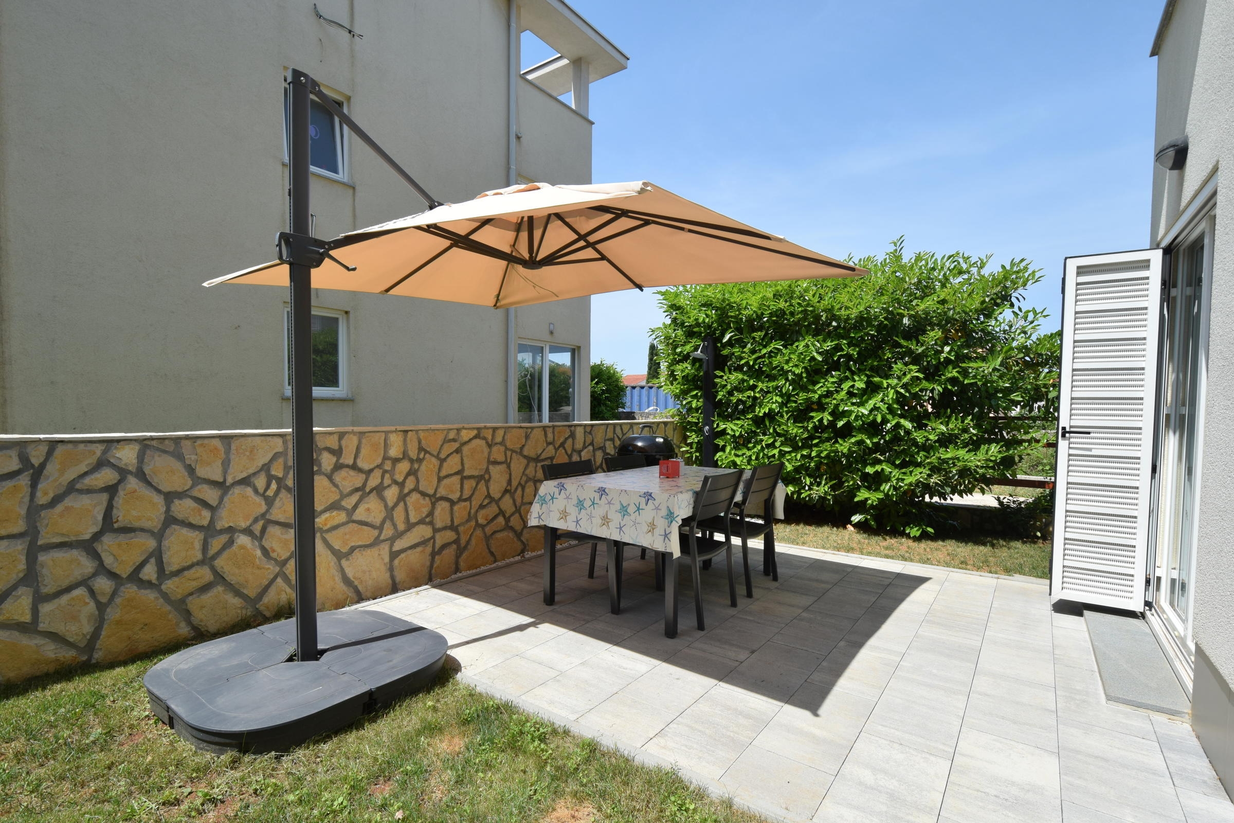 Three bedroom apartment with terrace and sea view Malinska, Krk  A-a