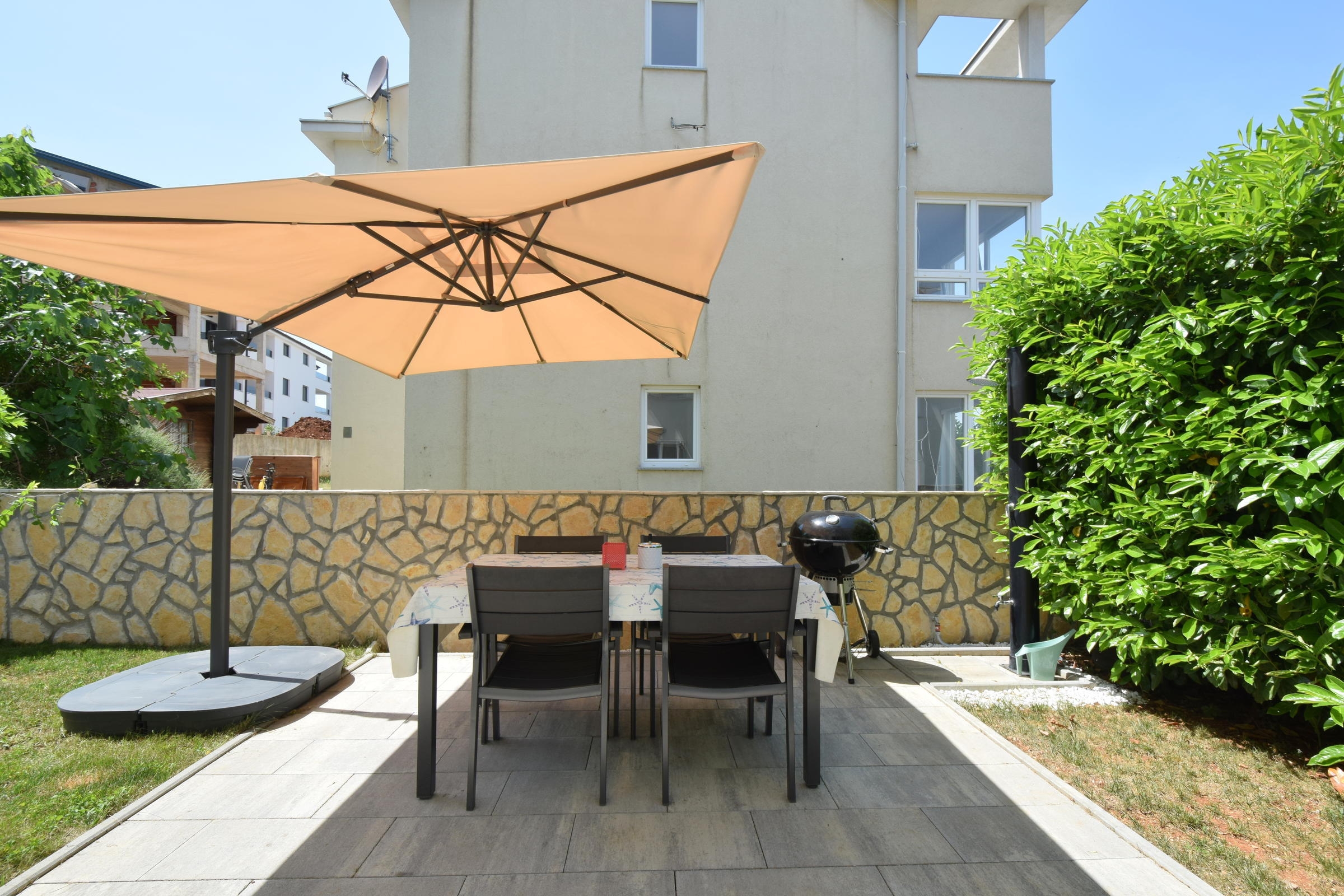Three bedroom apartment with terrace and sea view Malinska, Krk  A-a