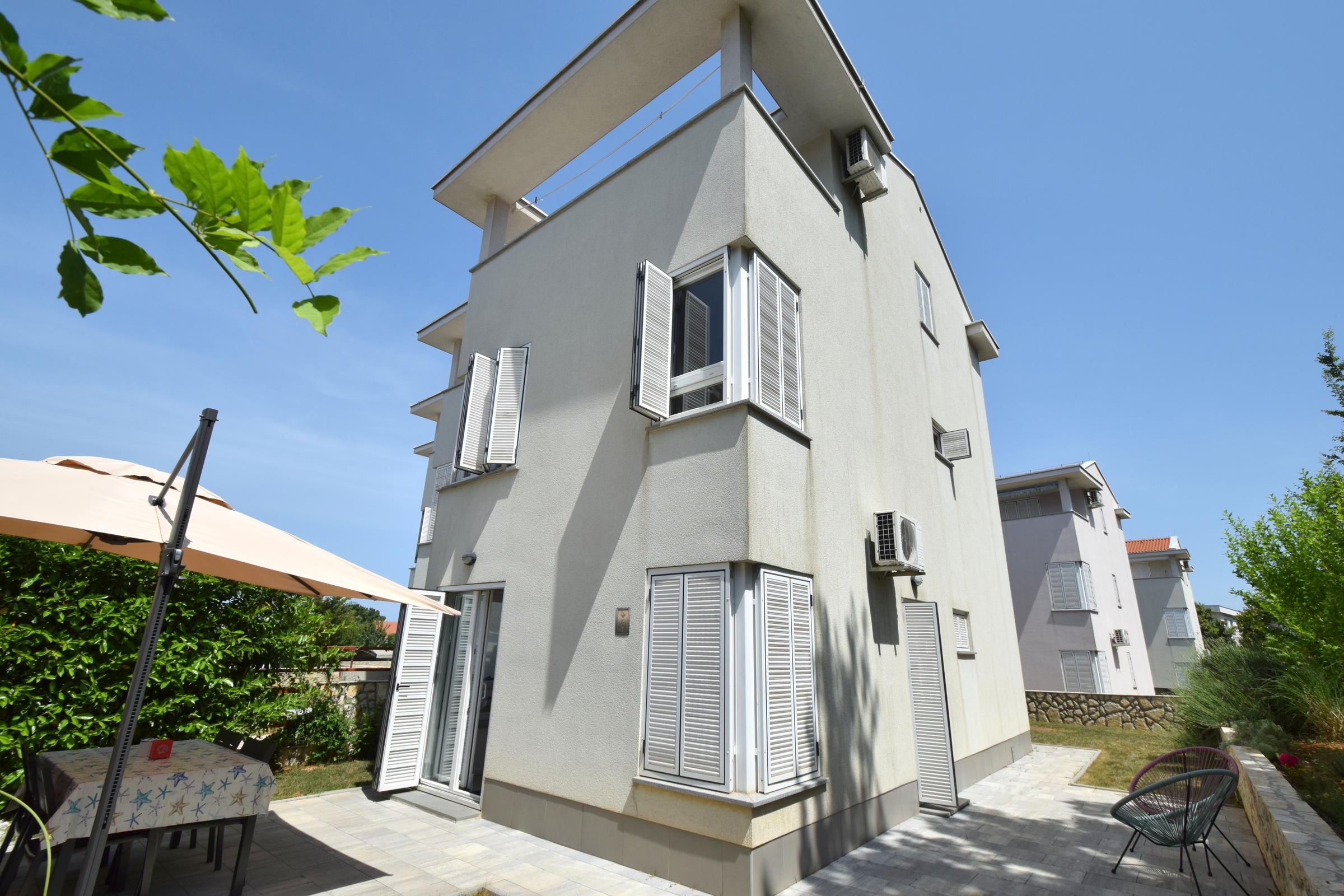 Three bedroom apartment with terrace and sea view Malinska, Krk (A-20425-a) Three bedroom apartment with terrace and sea view Malinska, Krk (A-20425-a)