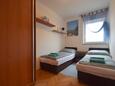 Спальня 2 Malinska, Спальня 2 в размещении типа apartment, WiFi.