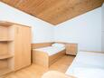 Njivice, Ložnice 2 v ubytování typu apartment, domácí mazlíčci povoleni a WiFi.