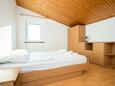 Njivice, Ložnice 1 v ubytování typu apartment, domácí mazlíčci povoleni a WiFi.